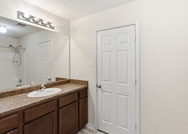 Building Photo - Charming 3-bedroom, 2-bath home located in the gated community of Southern Hills!