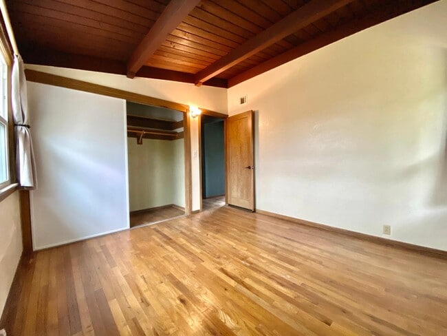 Building Photo - 1245 Chester Ave