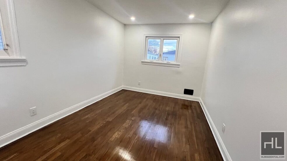 Building Photo - 256 STREET