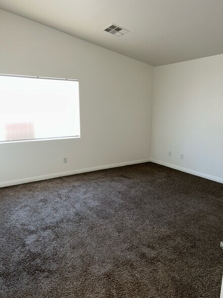Building Photo - 3520 Glorious Iris Pl