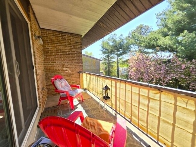 Building Photo - 1010 Adams Ave