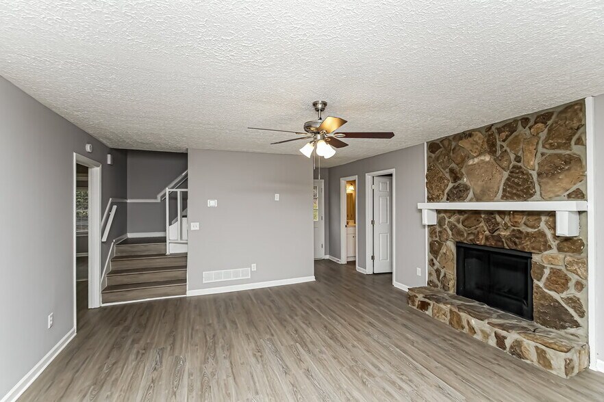 Building Photo - 941 Hickory View Ct NW