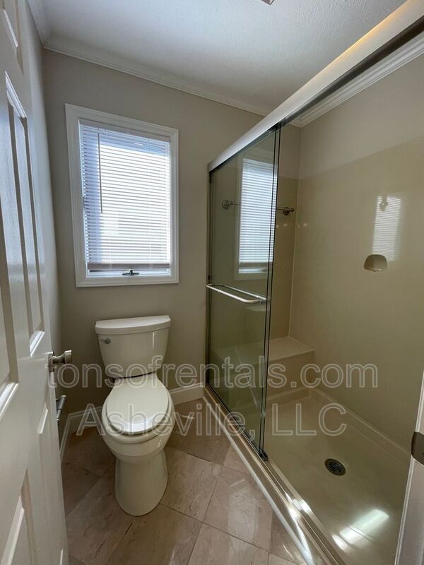 Building Photo - 115 Bent Tree Dr