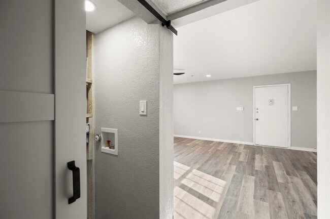 Building Photo - 910 Duncan Ln