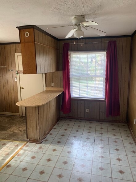 Looking into the dining room area - 375 Columbus St