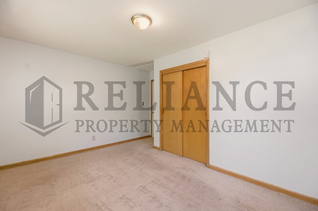 Building Photo - 6216 E Orme St