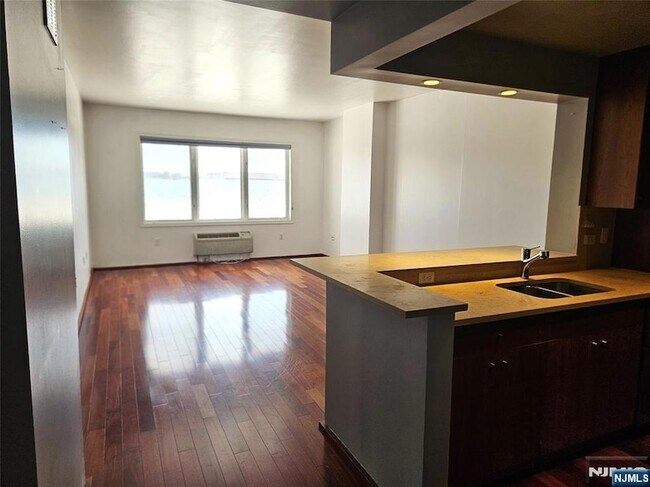 Building Photo - 3104 City Pl