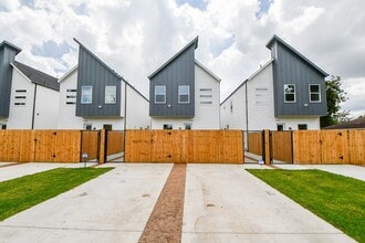 Building Photo - 2706 Bostic St