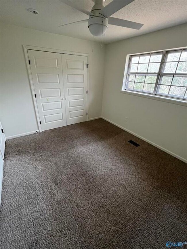 Building Photo - Home for Rent in Guntersville, Alabama!