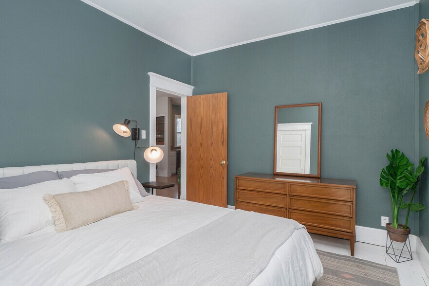 Building Photo - 515 West Mulberry Street