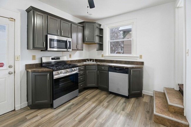 Building Photo - West Price Hill- Adorable 2 bedroom 1 Bath