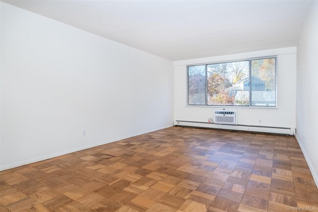 Building Photo - 125 Lake St