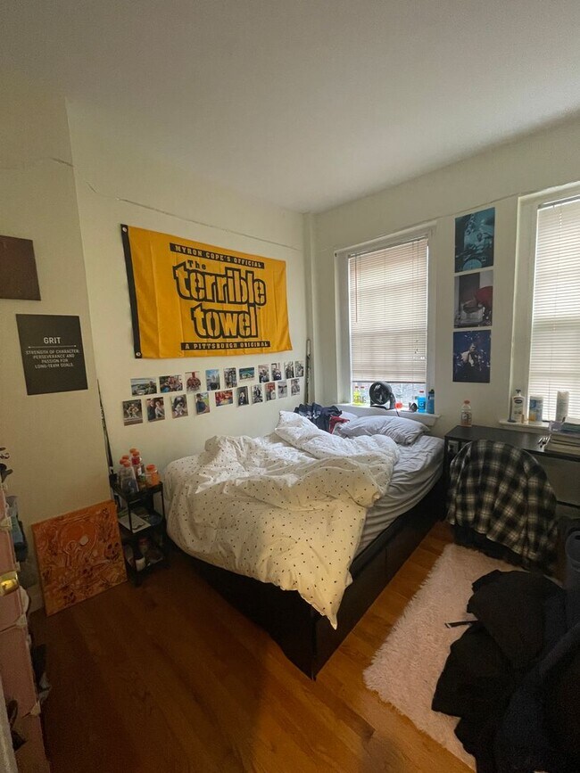 Building Photo - No Brokers Fee, Heat, Hot Water Included, Laundry on a Site