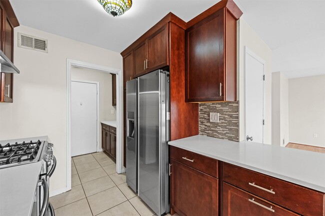 Building Photo - 4 Woodbine Dr