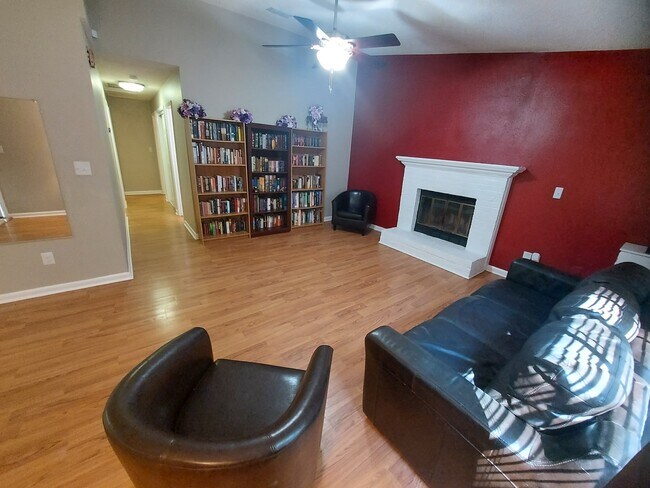 Building Photo - 8826 Minnow Creek Dr
