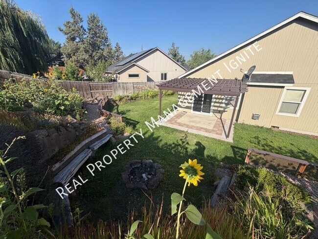 Building Photo - 332 SW Antler Ridge Ln