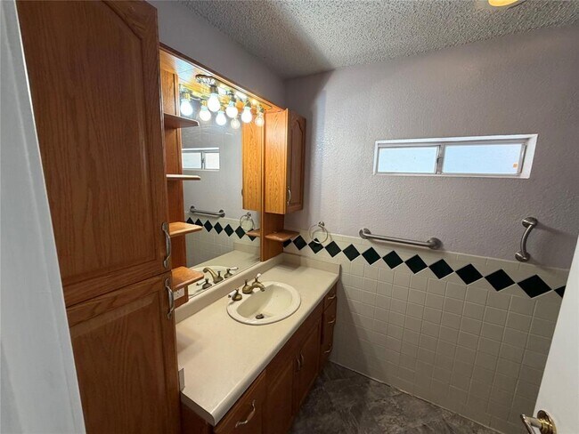 Building Photo - 16821 Whitebrush Loop