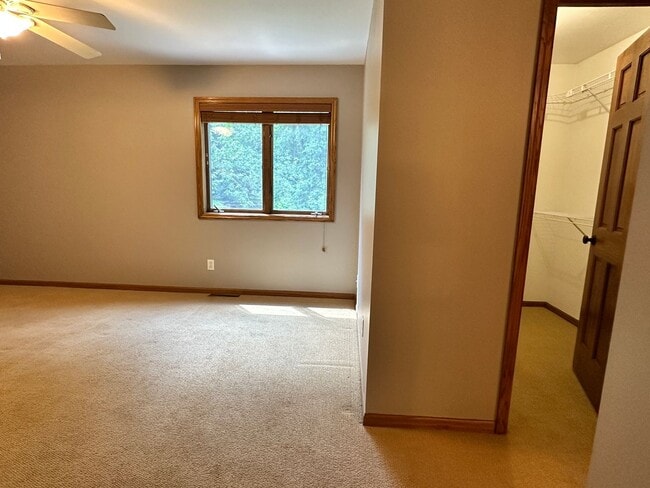 Building Photo - Maple Grove Single Family Home, Office, Fa...