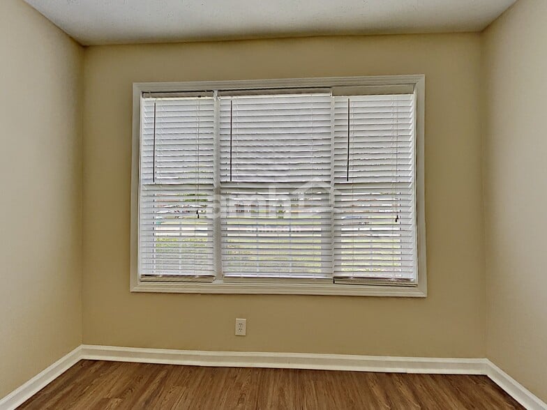 Building Photo - 9009 Lomond Dr