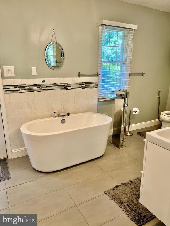 Building Photo - 1542 Crowell Rd