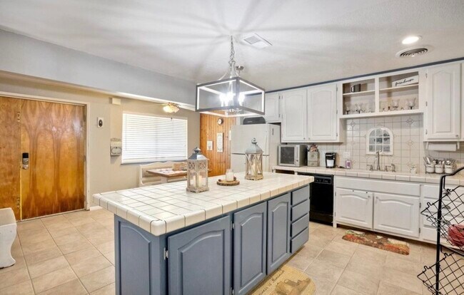 Kitchen - 13507 Brett Harte Dr