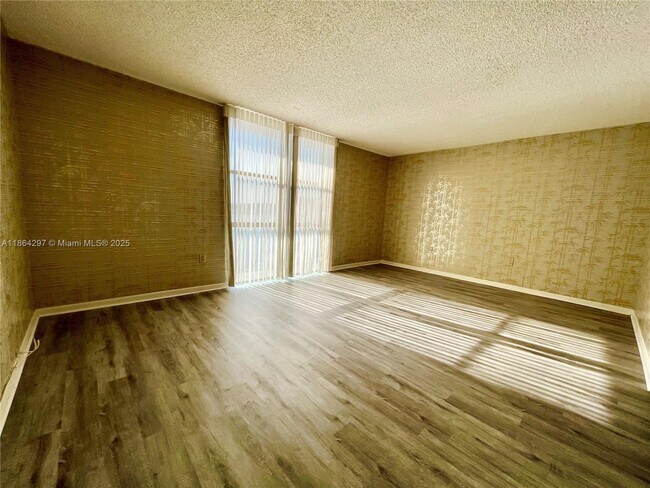Building Photo - 17600 N Bay Rd