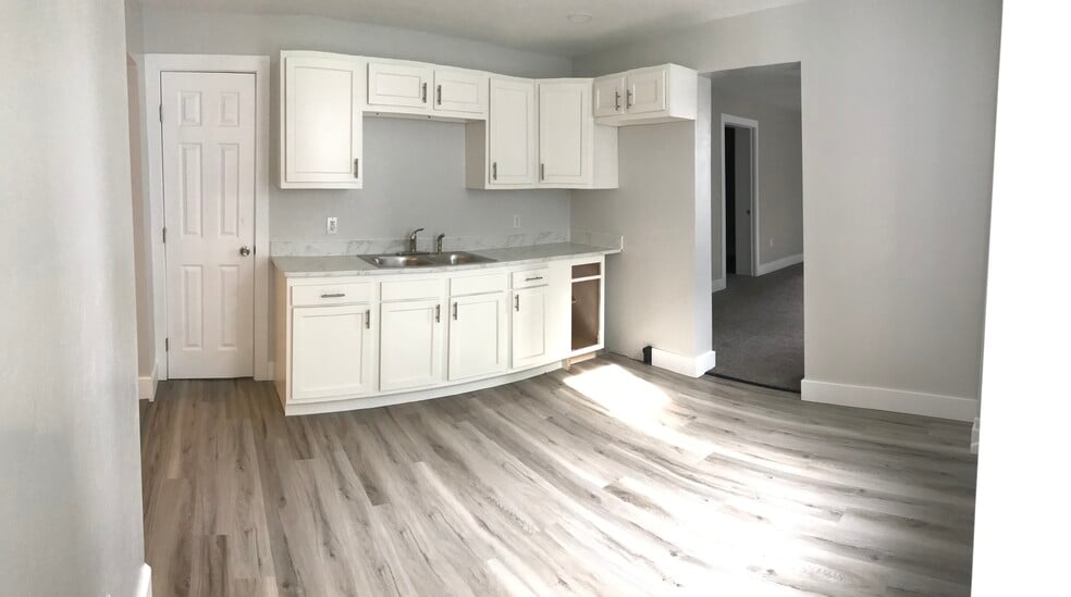 Kitchen - 119 E Main St