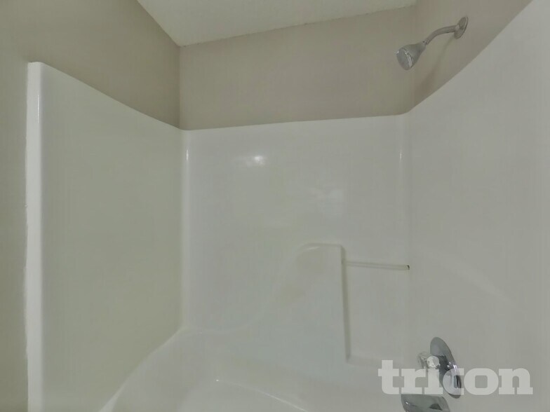 Building Photo - 4249 Village Bend Dr