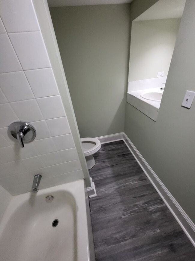 Building Photo - 2 Bed 1 Bath with a Bonus Room in Basement