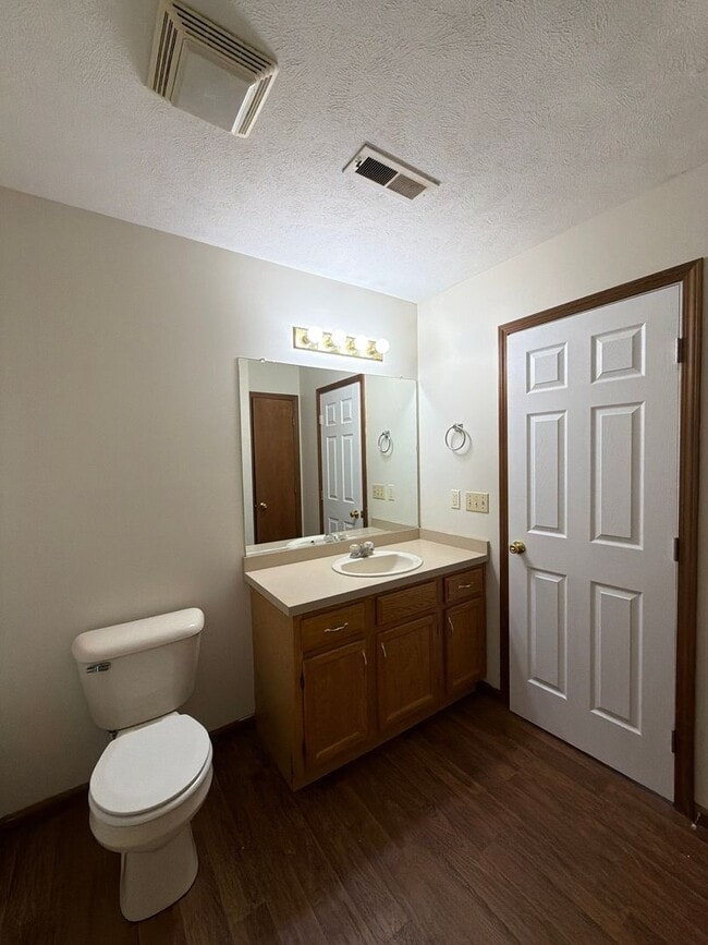 Building Photo - 209 Stonewall Ct