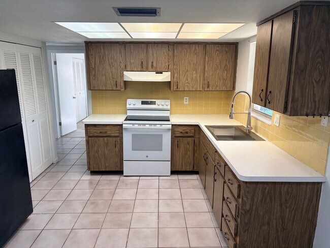 Building Photo - 7552 Cumber Dr