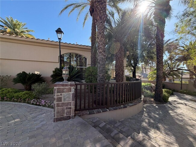 Building Photo - 2050 W Warm Springs Rd