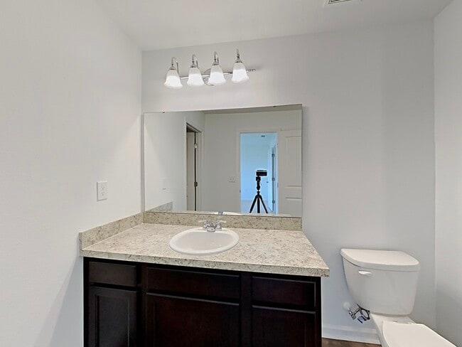 Building Photo - 703 Madison Dr