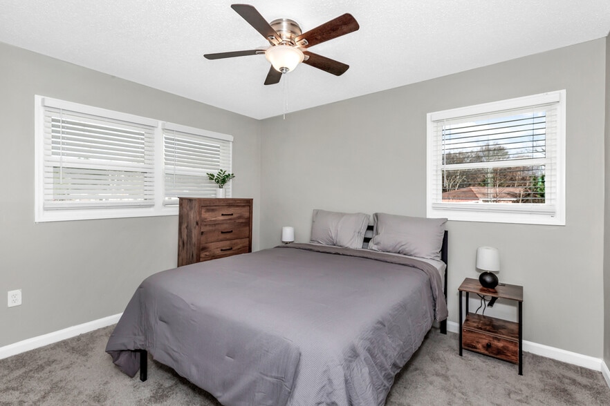Building Photo - 2700 Sparkman Dr NW