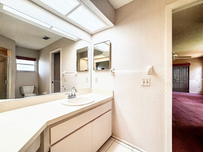 Building Photo - "55 & OLDER COMMUNITY! Charming 2-Bedroom Oasis with 2 Full Baths and 1,747 Sq Ft in New Port Ric...