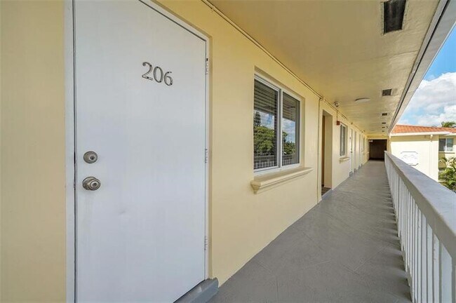 Building Photo - 2020 NE 56th St
