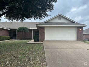 Building Photo - 3BR / 2BA Duplex in Hewitt, Texas | Midway...