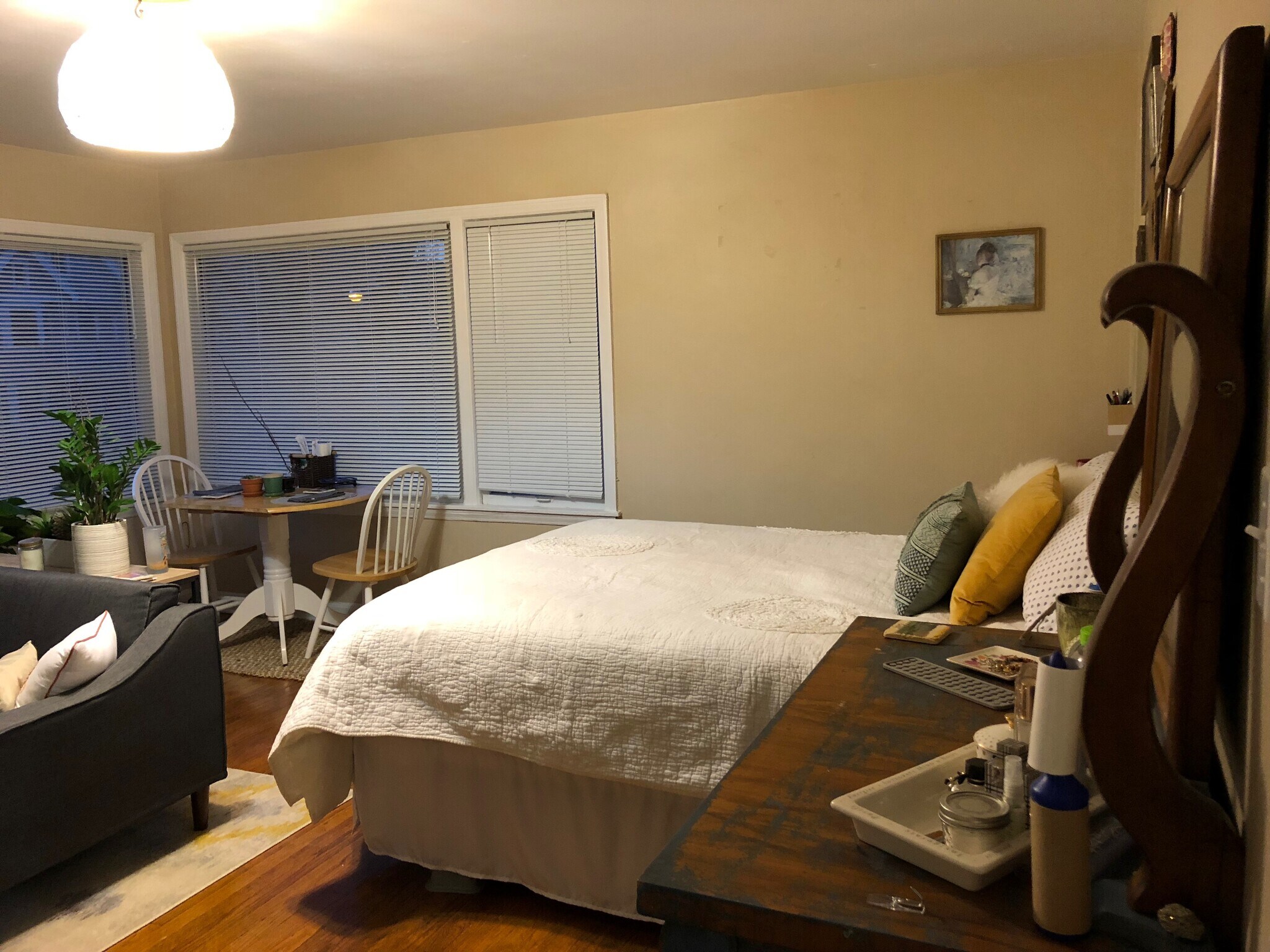 Building Photo - 2204 E Locust St