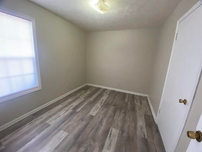 Building Photo - 453 Otis Dr