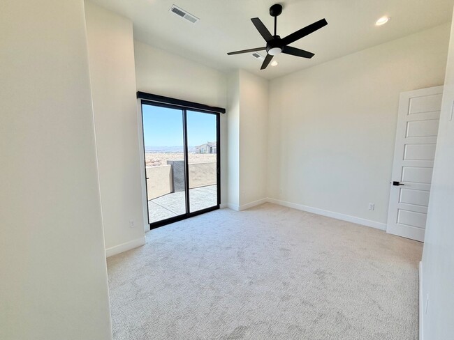 Building Photo - Beautiful Single-Level Home with Trail Access & Stunning Views!!! Pet Friendly!
