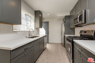 Building Photo - 4100 Country Club Dr
