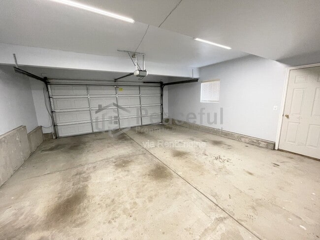 Building Photo - 6975 Kokopelli Ct