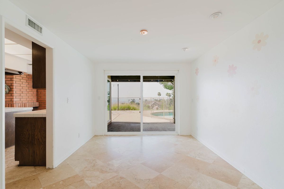 Building Photo - 906 Whitehaven Terrace