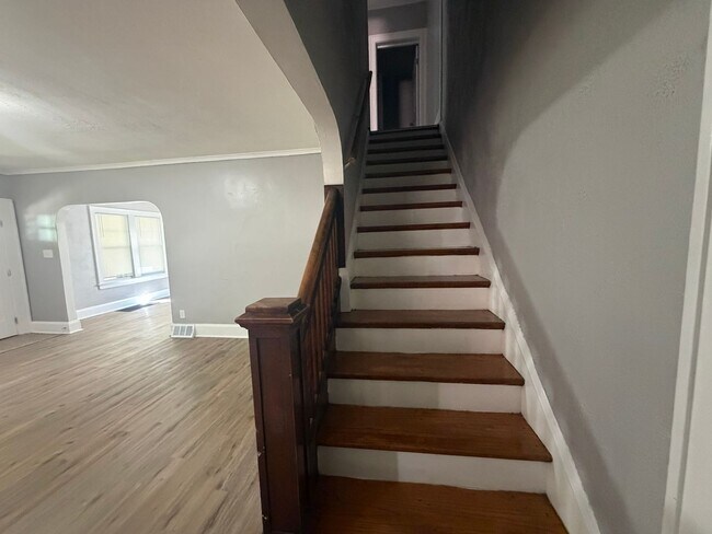 Building Photo - 1477 Eleanor Ave