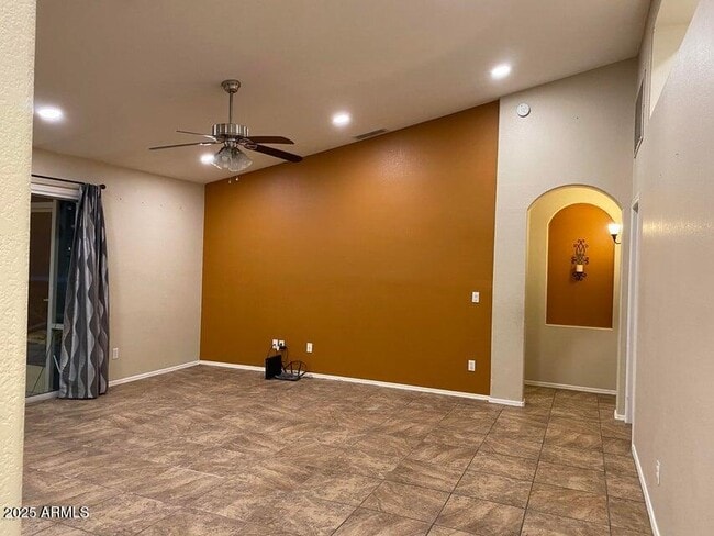 Building Photo - 870 N Madrid Ln