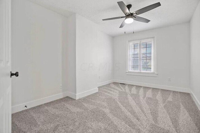 Building Photo - 852 Oakwood Ave