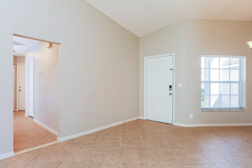 Building Photo - 180 Heatherwood Dr