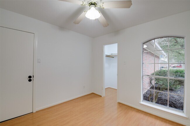 Building Photo - 12807 Ambrose St