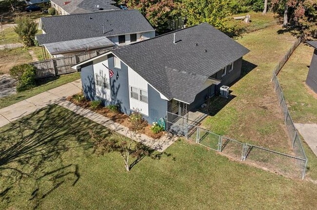 Building Photo - Fully Renovated 3BR/2BA, Fenced Yard, Pet-Friendly — Minutes to Fort Benning — Lawn Care, Pest Co...