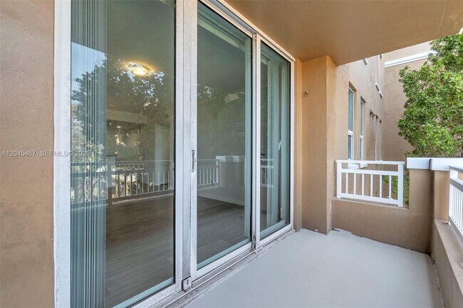Building Photo - 2665 SW 37th Ave